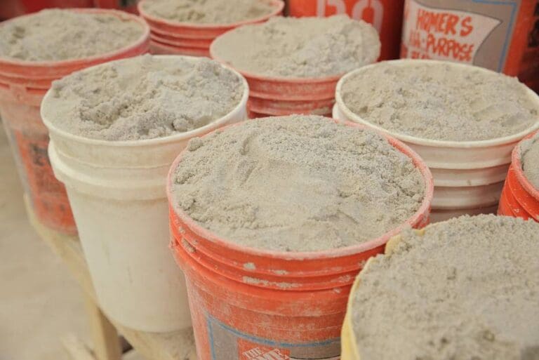 aggregates and silica sand mixture